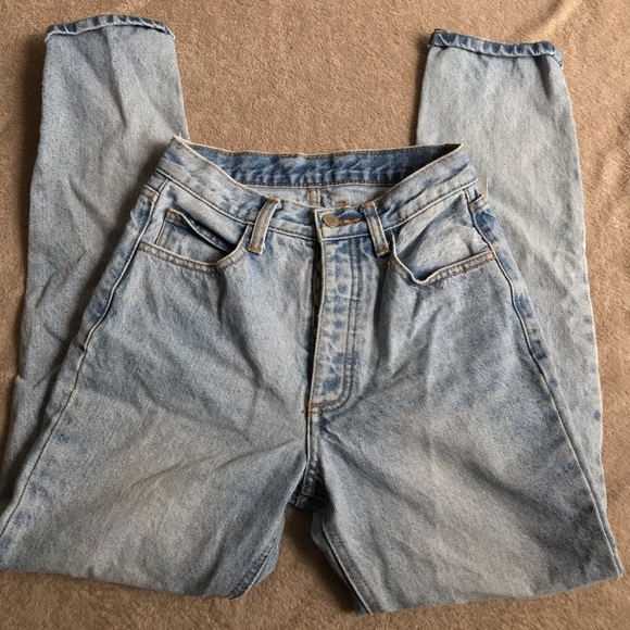 SOLD Brandy Melville Jane Jeans Light Wash - Picture 2 of 3